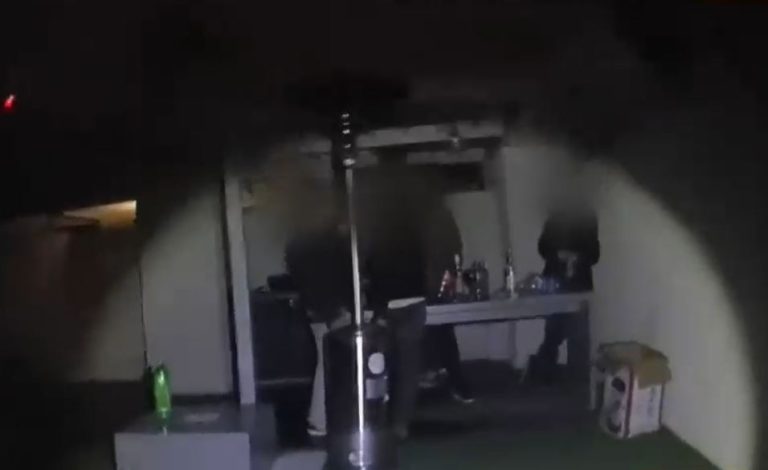 Dijeron que estaban sin luz, pero escondían a 6 personas: Insólita fiscalización de fiesta en Las Condes