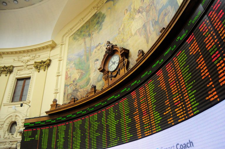 Bolsa de Santiago profundiza caída tras aprobación del retiro de fondos de AFP en la Cámara