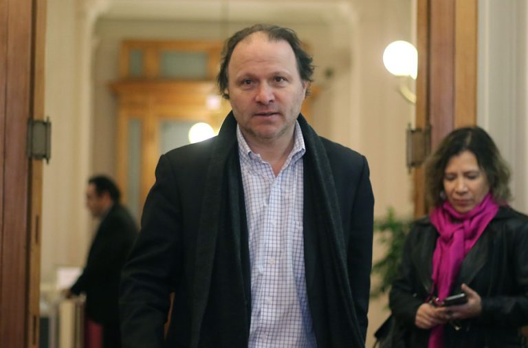 Senador de Urresti asegura que amenazas por la votación del retiro de fondos son medidas 