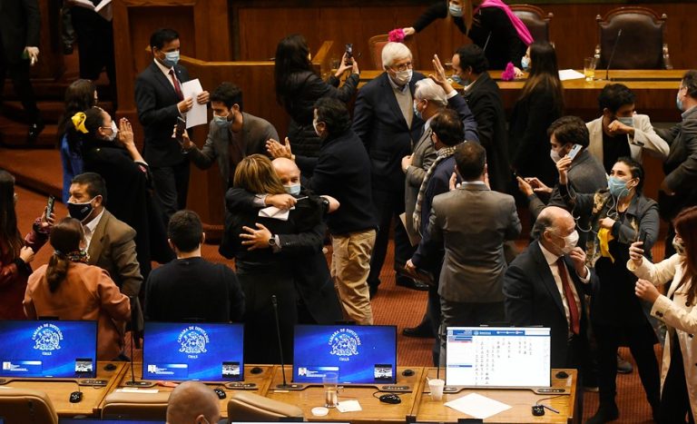 Encuesta Cadem: 86% está de acuerdo con el proyecto de retiro de fondos previsionales