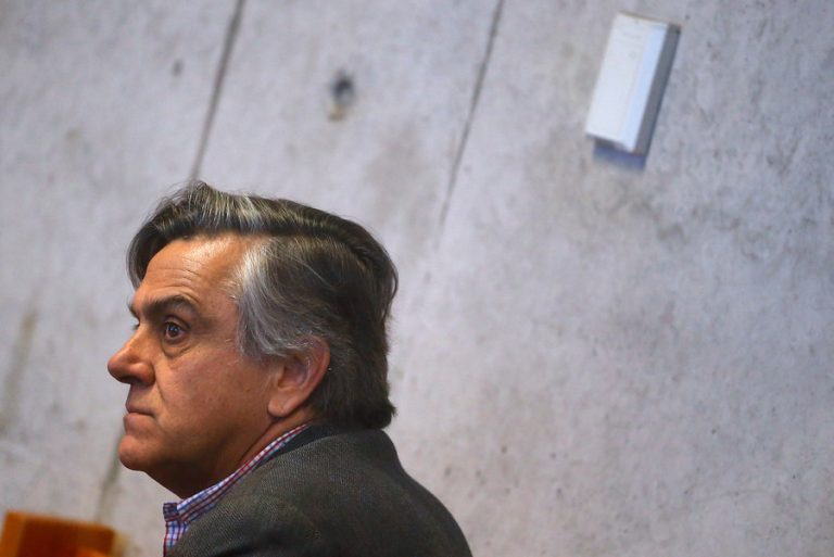 Longueira pide que senadores UDI que aprobarán el retiro del 10% renuncien al partido antes de votar