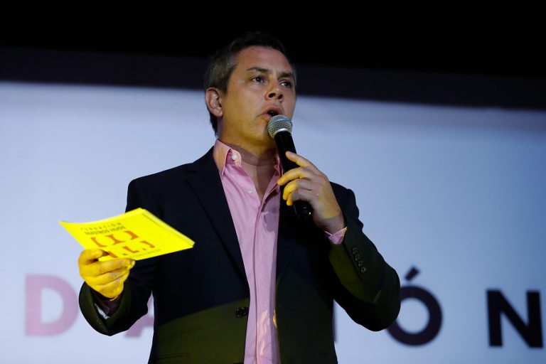 Demandan a Viñuela ante la justicia: 