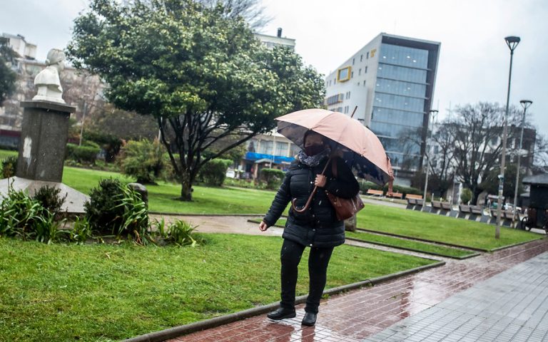 ¡Como si fuese invierno! Lluvias podrían dejar hasta 15 milímetros de agua en Santiago