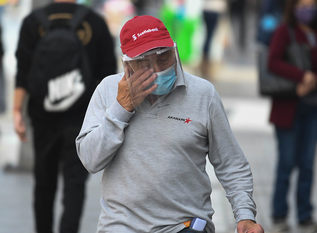 10 regiones de Chile registran caída de nuevos casos y retiro del 10% avanza primer trámite en el Senado