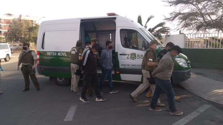Carabineros detiene a 11 jóvenes en 