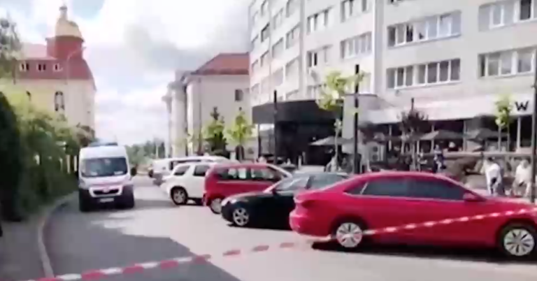 20 personas fueron secuestradas arriba de un bus por hombre con explosivos