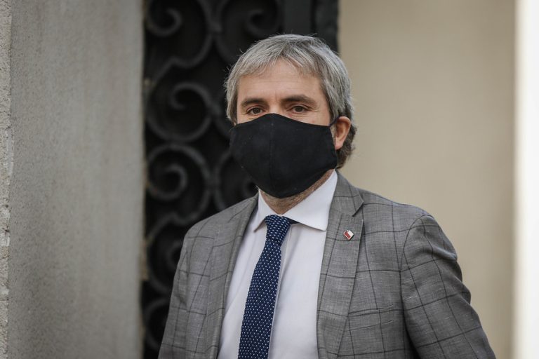 Blumel condena amenazas a parlamentarios por retiro del 10%: 