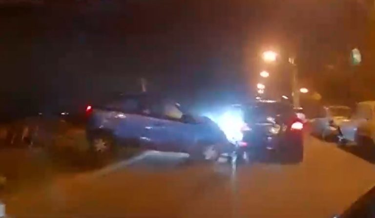 No portaban permisos, se dieron a la fuga al ser fiscalizados y terminaron chocando de frente con un auto