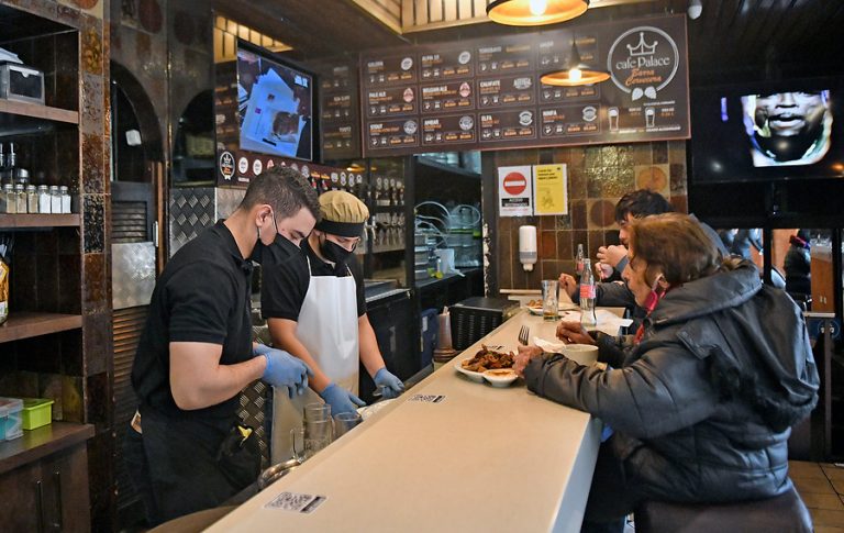 En 88% disminuyeron los casos en la RM desde el peak: Desconfinamiento 