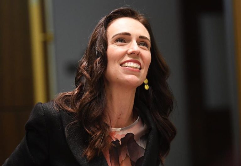 Jacinda Ardern destituye a ministro por 