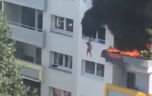 Video captó a dos niños saltando de un tercer piso para salvarse de un incendio