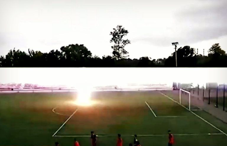 Futbolista ruso se recuperó tras recibir impactante rayo que cayó sobre su cuerpo