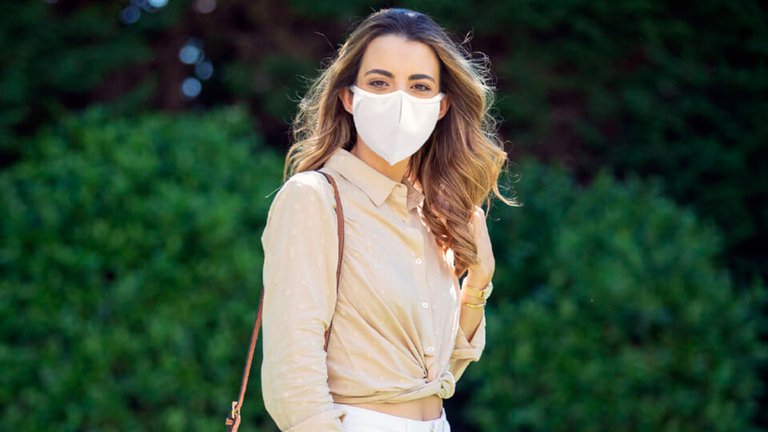 Desarrollan la primera mascarilla que inactiva el coronavirus