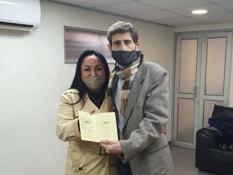 Se casó el hombre al que le dieron 3 meses de vida y no conseguía hora en el Registro Civil: 