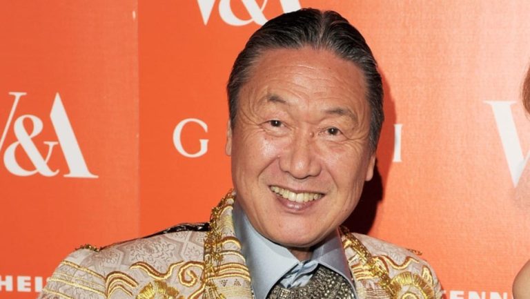 Kansai Yamamoto, diseñador de modas que colaboró con David Bowie, muere a los 76 años