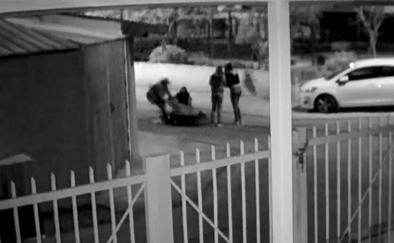 Dueño de casa se dio cuenta que le estaban robando y apuñaló a un joven de 18 años en fiesta clandestina