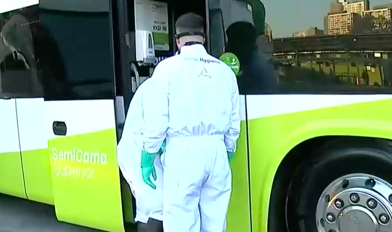 Protocolo para buses incluye separadores de asientos y humo sanitizante