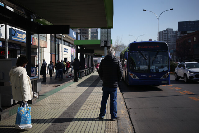 Ministra de Transportes afirma que no hubo aglomeraciones en primer día de comunas en Transición