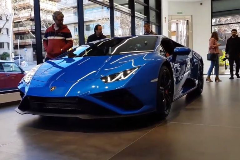 Sujeto impresentable recibió fondos de un programa de ayuda por el COVID-19 y se compró un Lamborghini