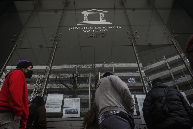 Retendrán hasta un 50% el bono para clase a media a deudores de pensión alimenticia