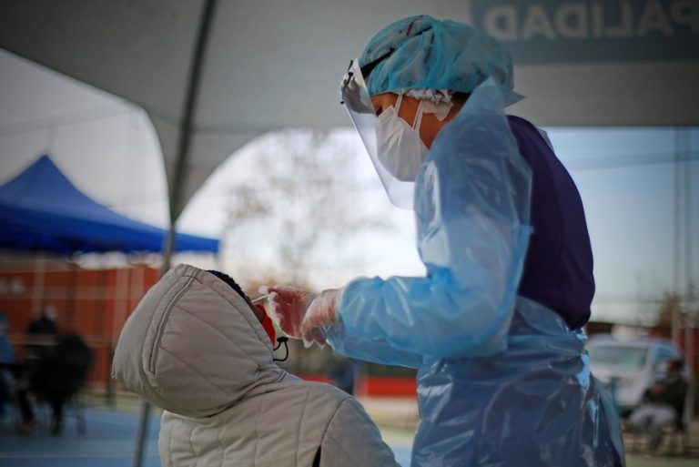 Positividad de test PCR alcanza el 9% en la Región Metropolitana