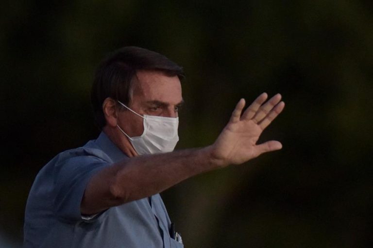 Bolsonaro tiene una infección pulmonar por moho tras recuperarse del COVID-19