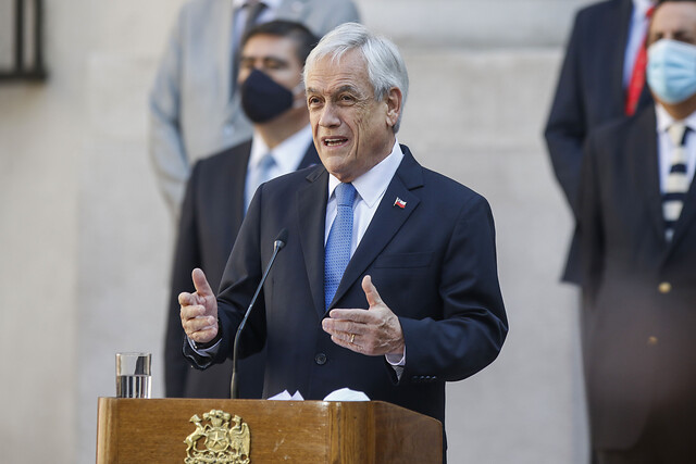 Senadores de oposición llamaron a Piñera 