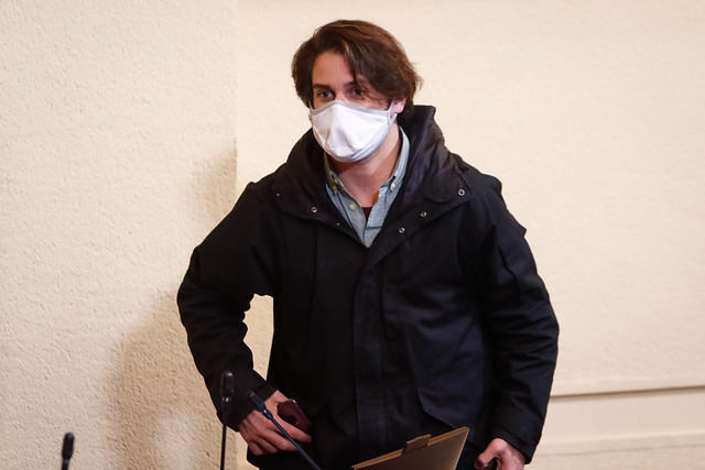 El cartel de protesta de Gonzalo Winter por Gustavo Gatica y Fabiola Campillai durante la Cuenta Pública