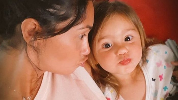 La rompieron en solo segundos: El gran debut de Pamela Díaz y su hija menor en Tik Tok