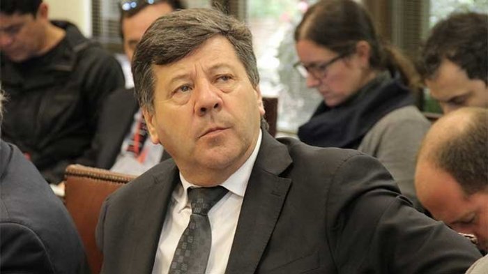 Juan Enrique Castro, senador de Renovación Nacional: 