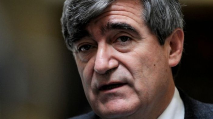 Camilo Escalona sobre Ministro Briones: 