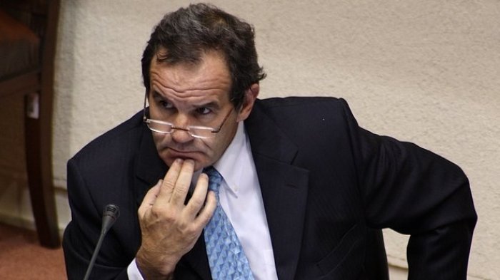 Andrés Allamand criticó votos del oficialismo a favor del 10%: 