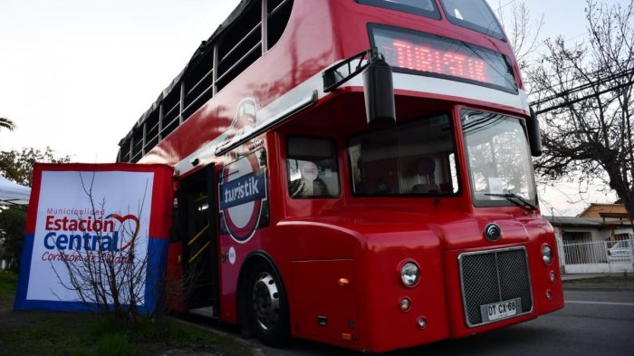 Bus de Estación Central ayuda a realizar trámite de retiro del 10% a vecinos que no cuentan con internet