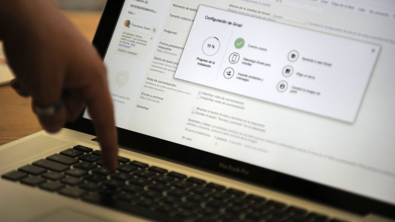 Ciberdelito contra adulto mayor: Le robaron $6 millones de su cuenta y ni siquiera usa Internet