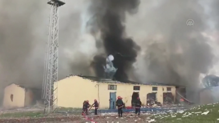 Explosión en una fábrica de pirotecnia deja al menos 4 muertos y 97 heridos en Turquía