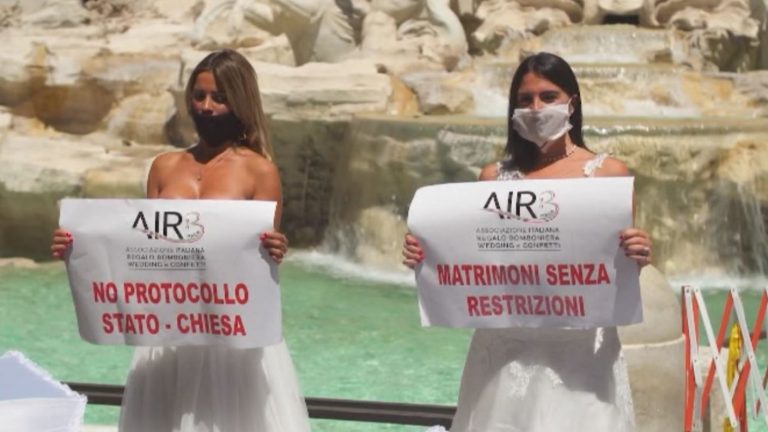 Insólita manifestación en Roma: Novias pidieron poder celebrar fiesta de matrimonio