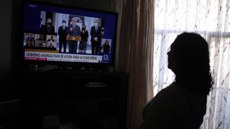 Gobierno anuncia bono de $500 mil para la clase media y Minsal reporta cifra más baja de casos en casi 2 meses