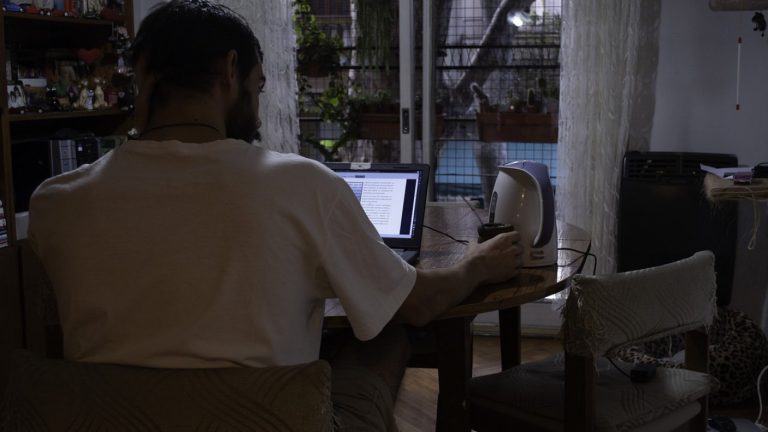 Estudio revela que más de la mitad de los estudiantes de la salud ha pensado en congelar o abandonar su carrera