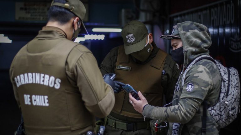 Santiago, Estación Central y Valparaíso lideran detenciones por contagiados de COVID-19