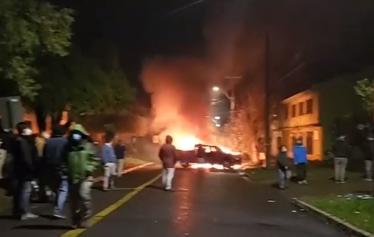 Vecinos de Curacautín se enfrentaron a comuneros mapuche que se habían tomado el municipio