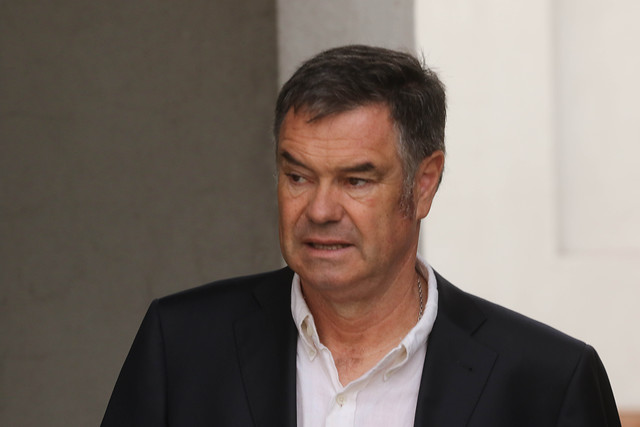 Senador Ossandón declaró ante la Fiscalía tras ser denunciado por tráfico de influencias