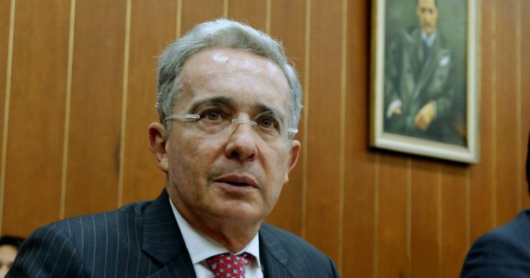 Corte Suprema de Colombia ordena detención del ex presidente Álvaro Uribe