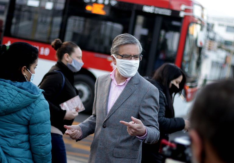 Lavín denunció que tienda de retail hizo trabajar a 21 personas de comunas en cuarentena