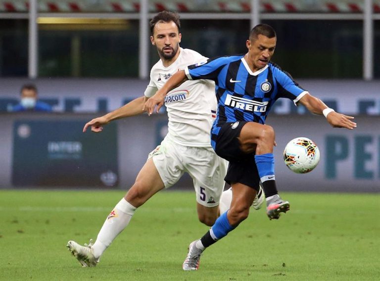 Director deportivo del Inter hace oficial la permanencia de Alexis en el club