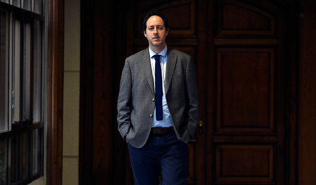 Diputado Urruticoechea explica por qué borró tuit sobre 