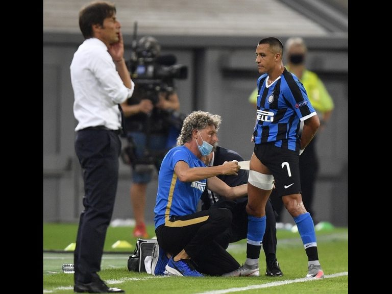 El Inter avanzó a semifinales, pero Alexis terminó apenas el partido por lesión muscular