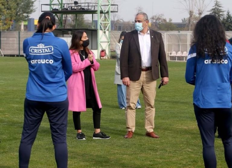 Pablo Milad dijo presente en el primer entrenamiento de La Roja Femenina