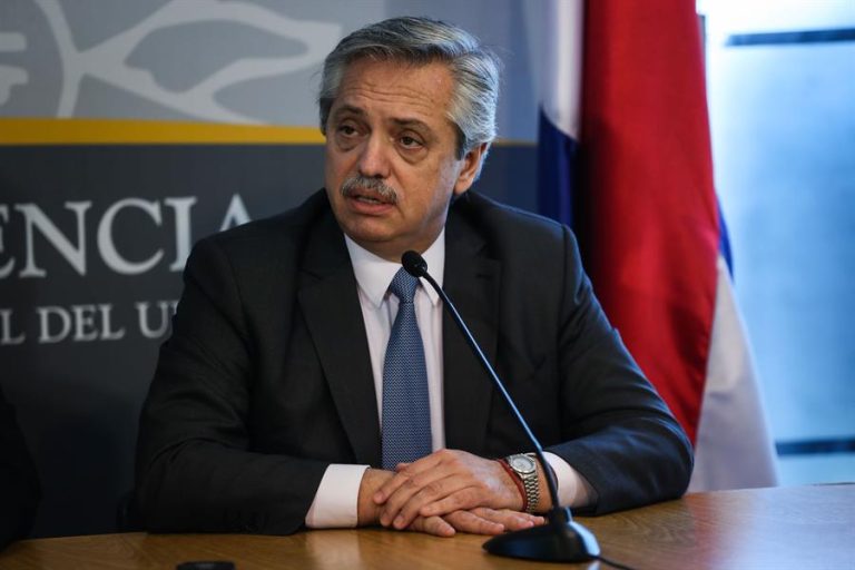 Alberto Fernández anuncia que Argentina producirá la vacuna de Oxford y estará disponible el primer semestre de 2021