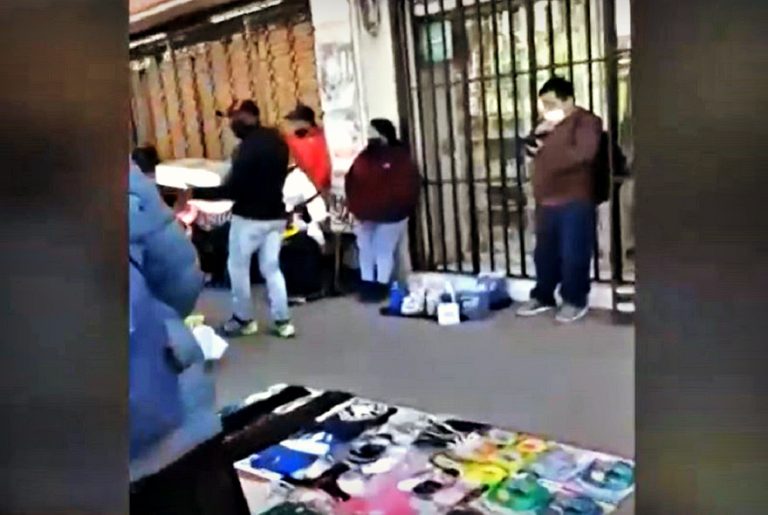 Vendedores ambulantes se multiplican en Santiago y Estación Central a días de entrar a la fase 2