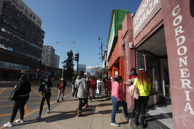 Estudio muestra que contagios en comunas desconfinadas en la RM se están acelerando rápidamente